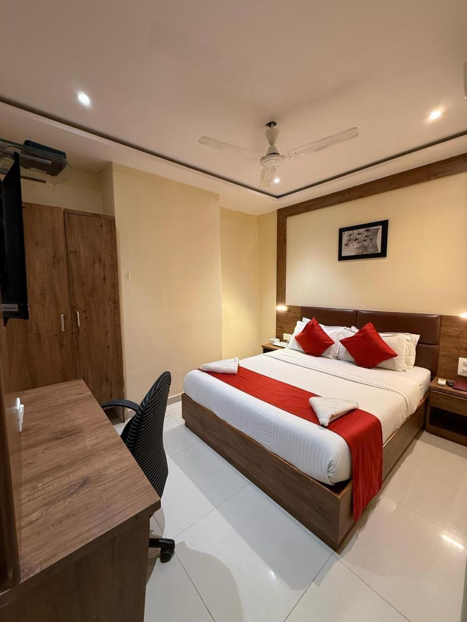 Palm Breeze Hotel - Colaba Mumbai Exterior foto